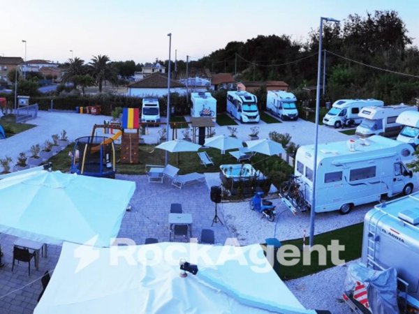 negozio in vendita a Fano in zona Torrette