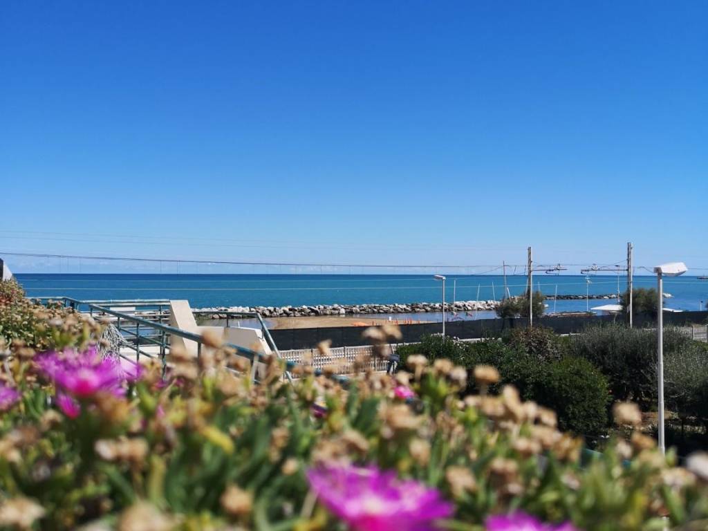 appartamento in vendita a Fano in zona Roncosambaccio