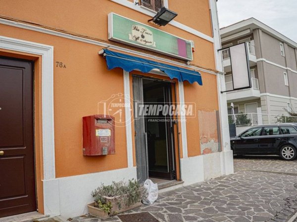 negozio in vendita a Fano