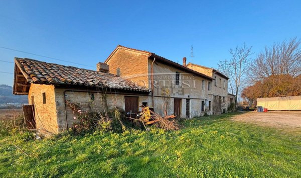 casale in vendita a Fano