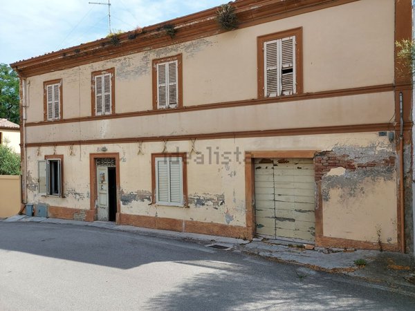 casa indipendente in vendita a Fano in zona Roncosambaccio
