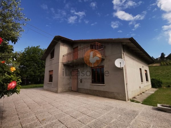 casa indipendente in vendita a Fano