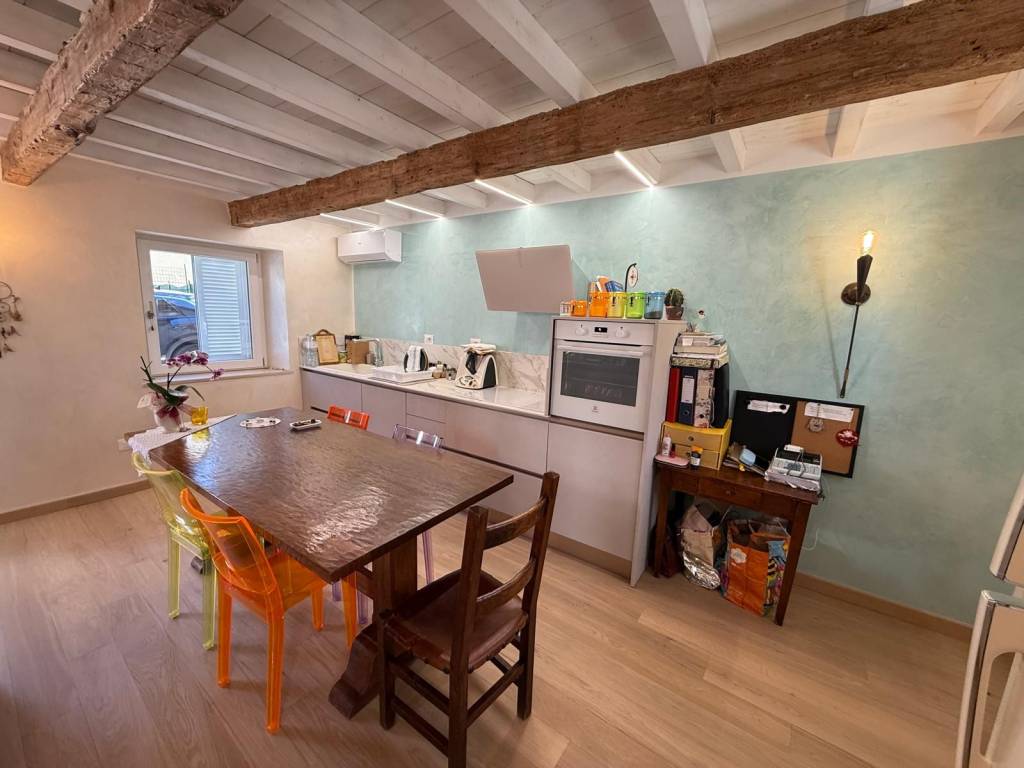 casa indipendente in vendita a Fano in zona Centinarola