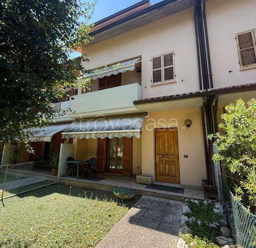 casa indipendente in vendita a Fano in zona Rosciano