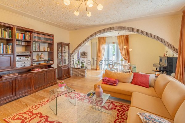 casa indipendente in vendita a Fano