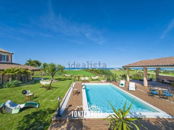 casa indipendente in vendita a Fano