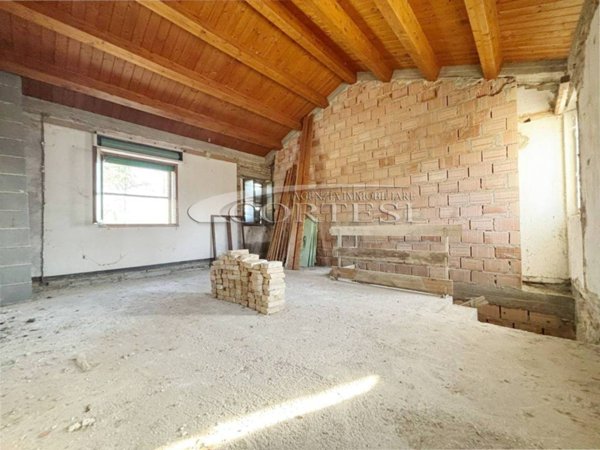 casa indipendente in vendita a Fano in zona Carrara