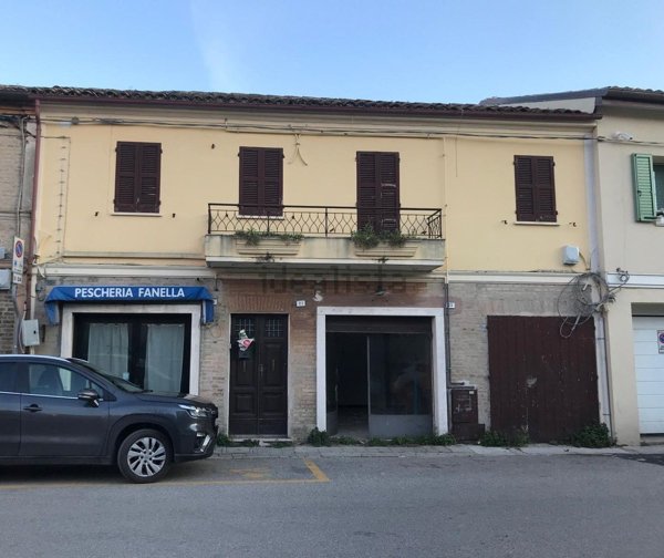 casa indipendente in vendita a Fano