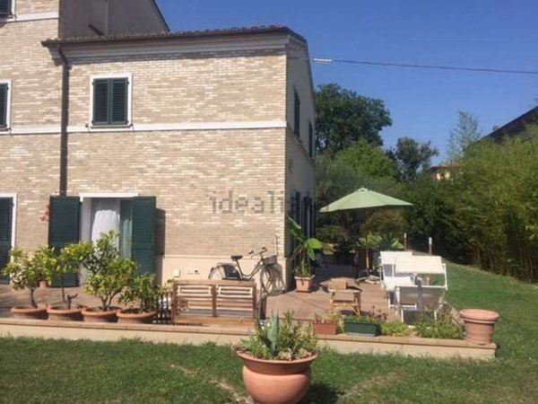 casa indipendente in vendita a Fano