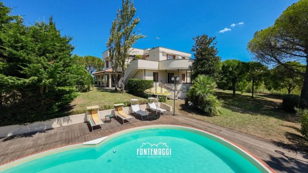 casa indipendente in vendita a Fano