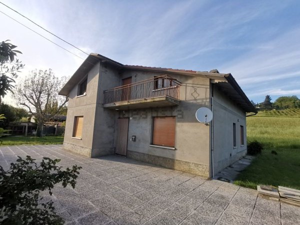 casa indipendente in vendita a Fano