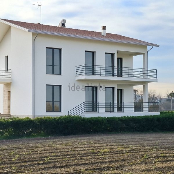 casa indipendente in vendita a Fano in zona Torrette