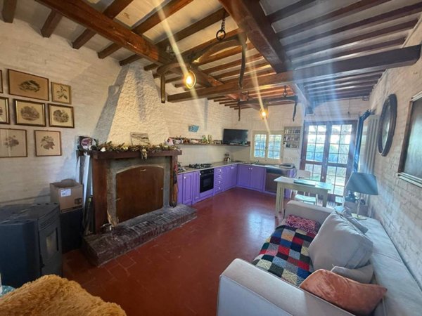 casa indipendente in vendita a Fano in zona Carrara