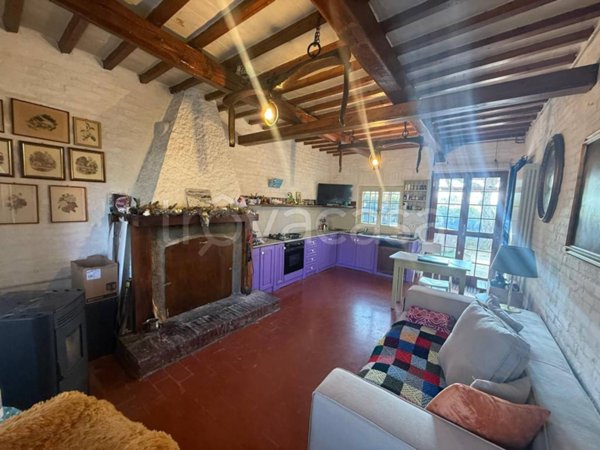 casa indipendente in vendita a Fano in zona Carrara