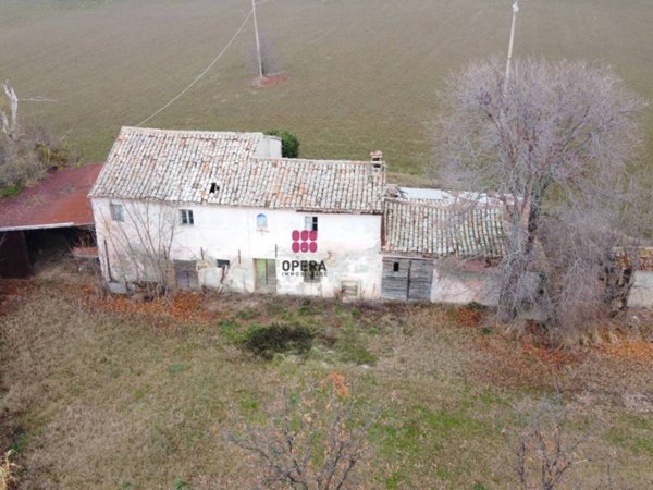 casa indipendente in vendita a Fano in zona Carrara