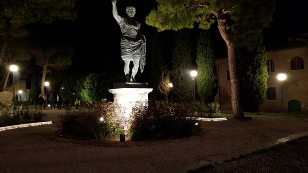 casa indipendente in vendita a Fano