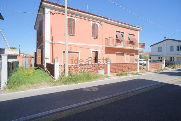 casa indipendente in vendita a Fano