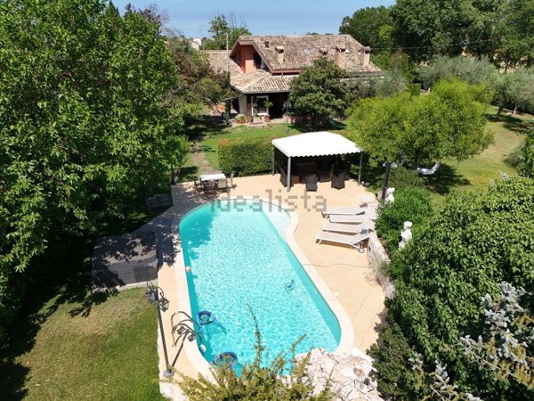 casa indipendente in vendita a Fano