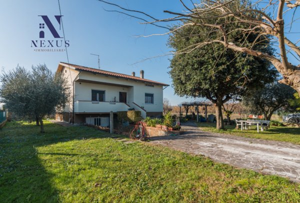 casa indipendente in vendita a Fano in zona Tombaccia