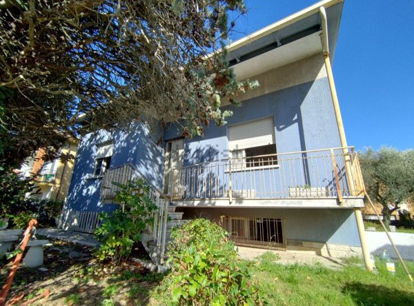 casa indipendente in vendita a Fano in zona Bellocchi