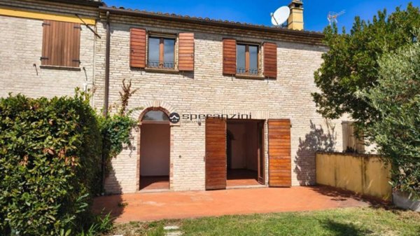 casa indipendente in vendita a Fano