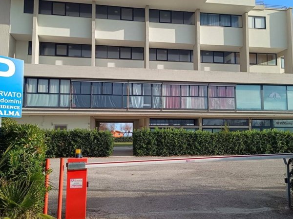 negozio in vendita a Fano in zona Torrette