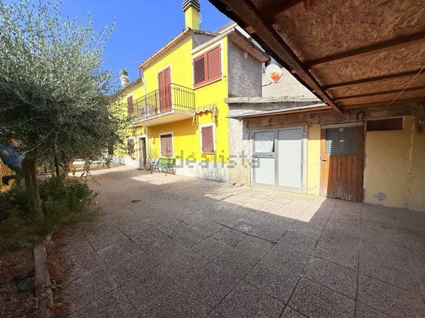 casa indipendente in vendita a Fano in zona Carrara