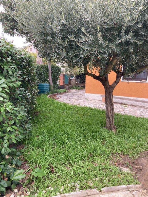 casa indipendente in vendita a Fano