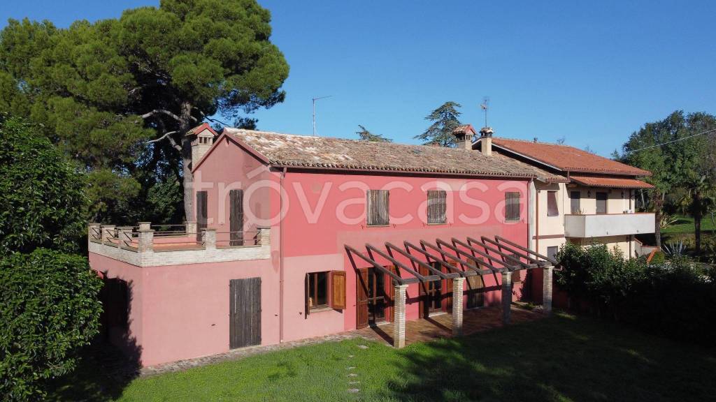 casa indipendente in vendita a Fano in zona Carrara