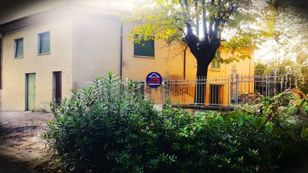 casa indipendente in vendita a Fano