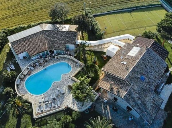 casa indipendente in vendita a Fano