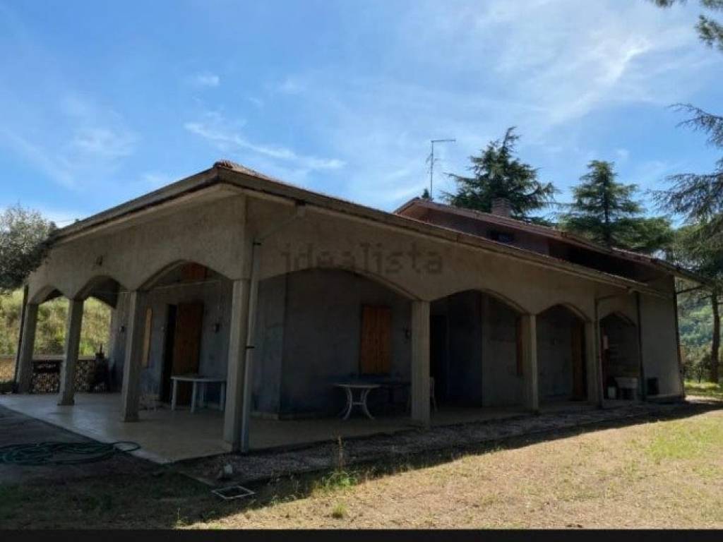 casa indipendente in vendita a Fano in zona Roncosambaccio