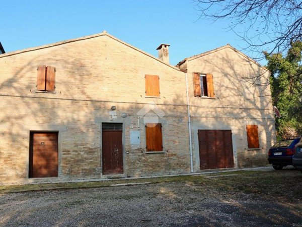 casa indipendente in vendita a Fano in zona Roncosambaccio