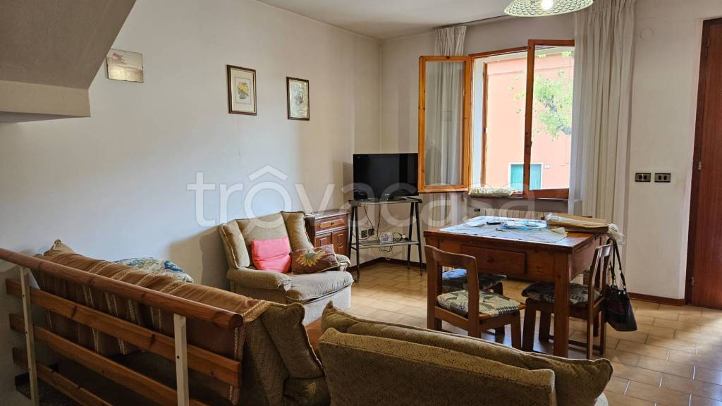 casa indipendente in vendita a Fano in zona Centinarola