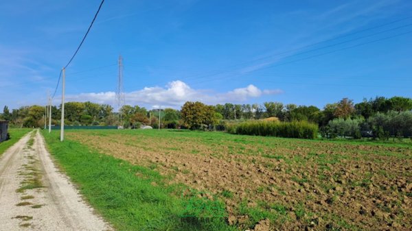 casa indipendente in vendita a Fano in zona Centinarola
