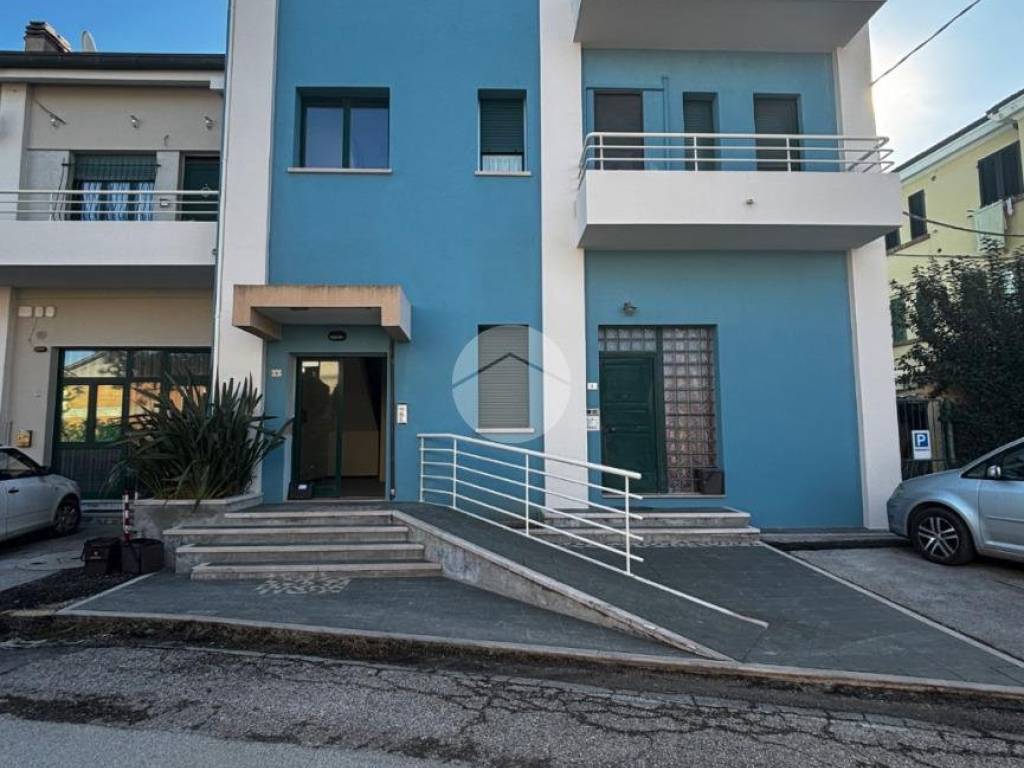 appartamento in vendita a Fano in zona Roncosambaccio