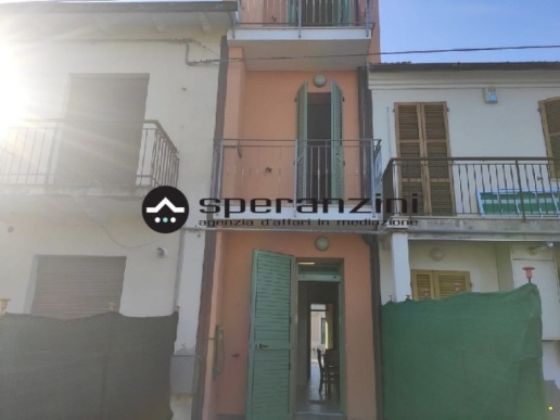 casa indipendente in vendita a Fano in zona Carrara