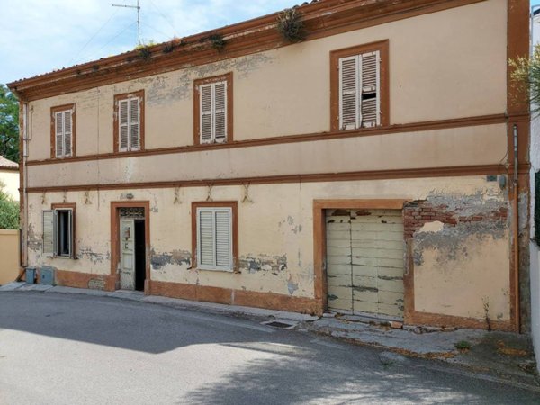 casa indipendente in vendita a Fano in zona Roncosambaccio