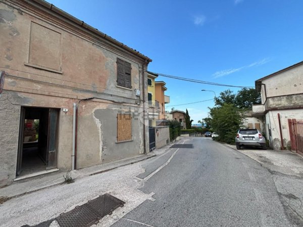 casa semindipendente in vendita a Fano