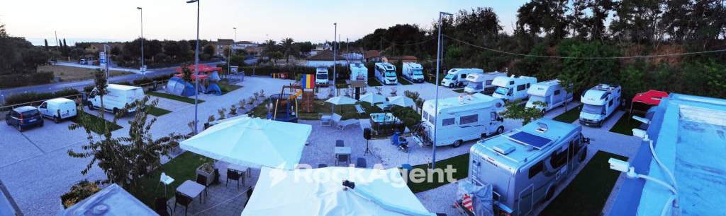 negozio in vendita a Fano in zona Tombaccia