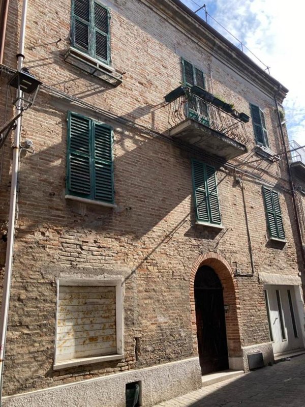 casa indipendente in vendita a Fano