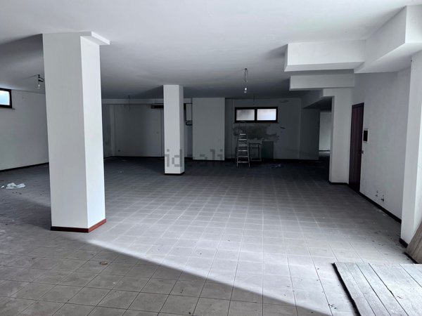 locale commerciale in vendita a Fano