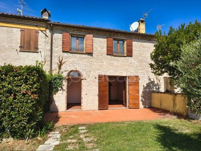 casa indipendente in vendita a Fano in zona Roncosambaccio