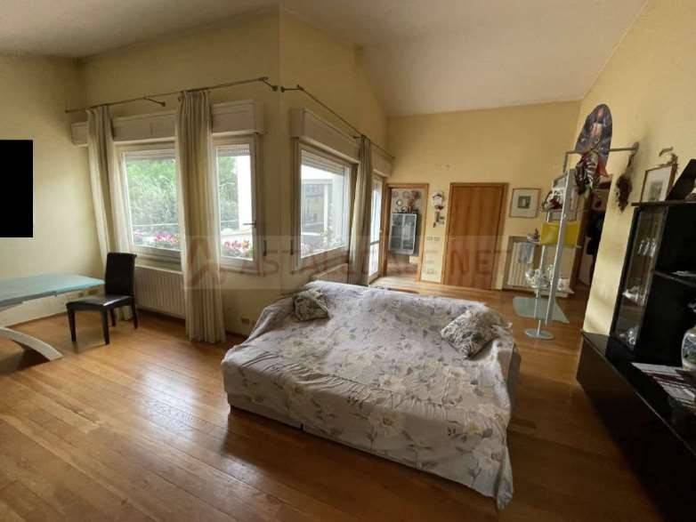 casa indipendente in vendita a Fano