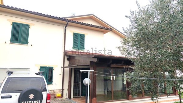 casa indipendente in vendita a Fano