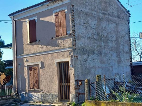 casa indipendente in vendita a Fano in zona Cuccurano