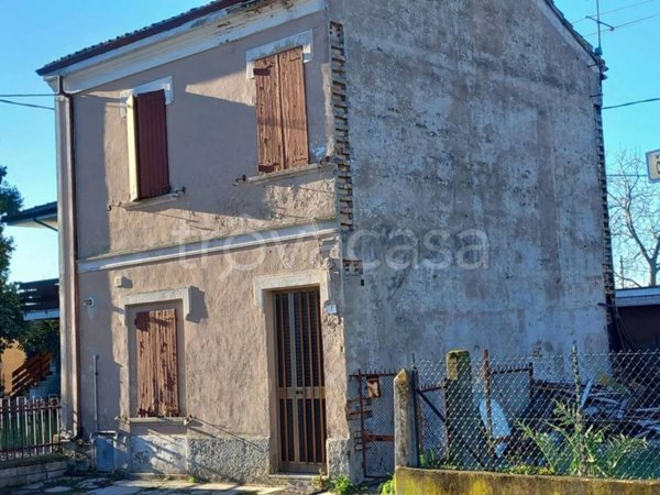 casa indipendente in vendita a Fano in zona Cuccurano