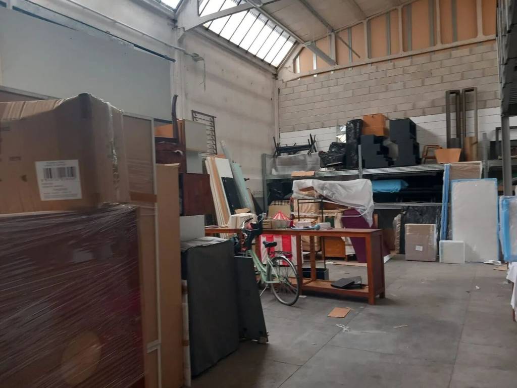 locale commerciale in vendita a Fano in zona Rosciano