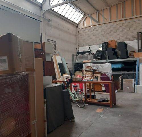 locale commerciale in vendita a Fano in zona Rosciano