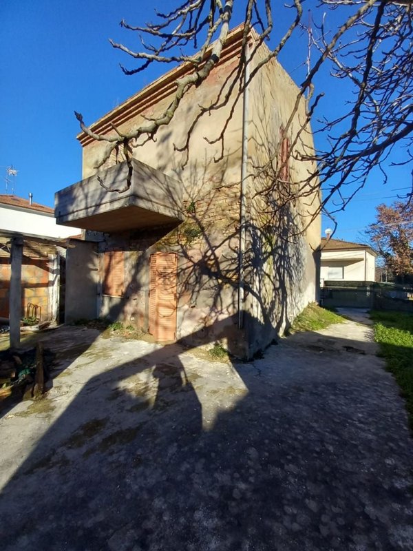 casa indipendente in vendita a Fano in zona Centinarola